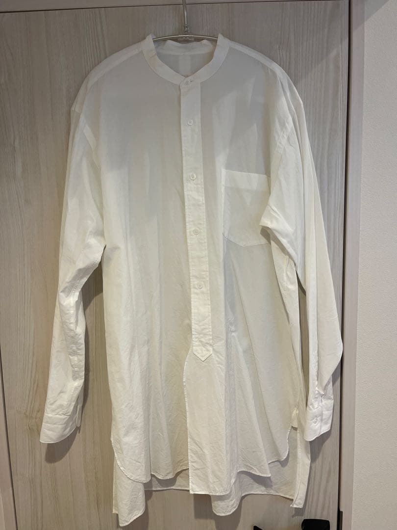 COMOLI バンドカラーシャツ