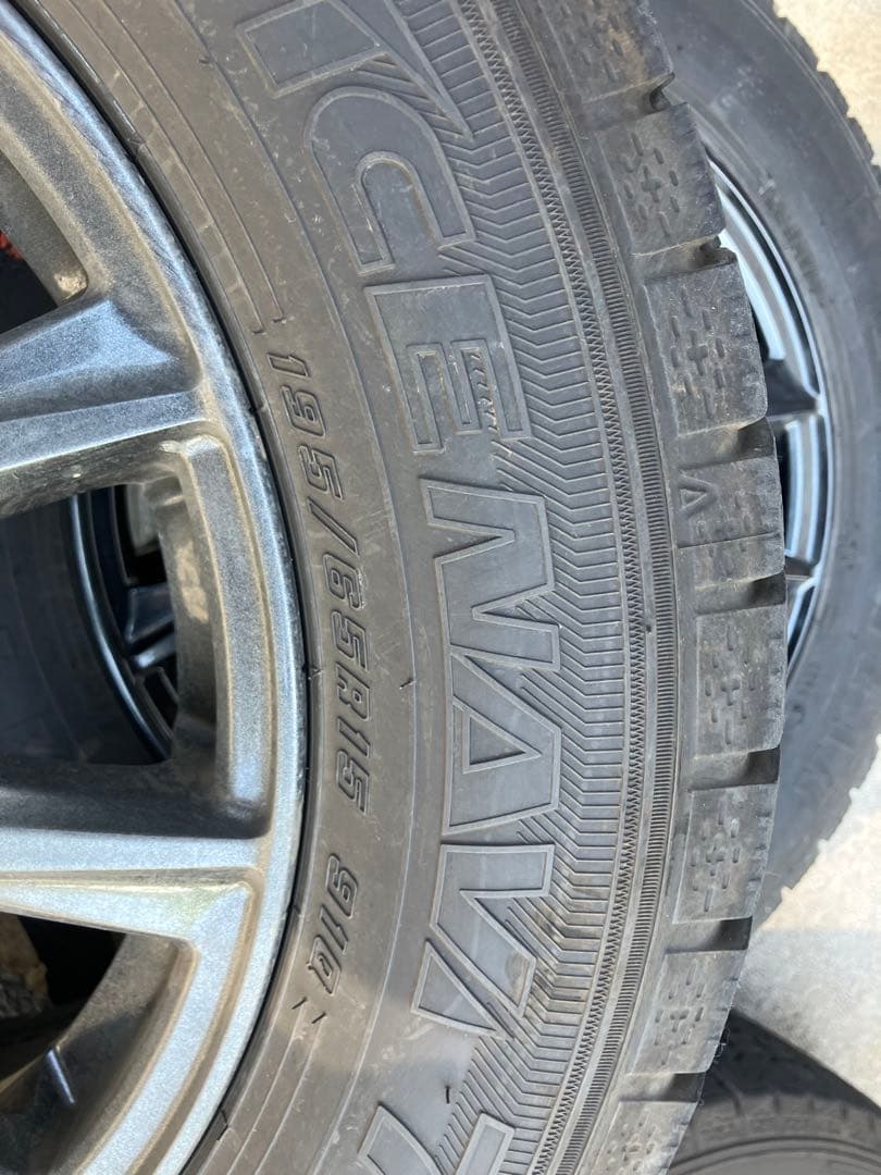 セレナ　スタッドレス　195\65R15