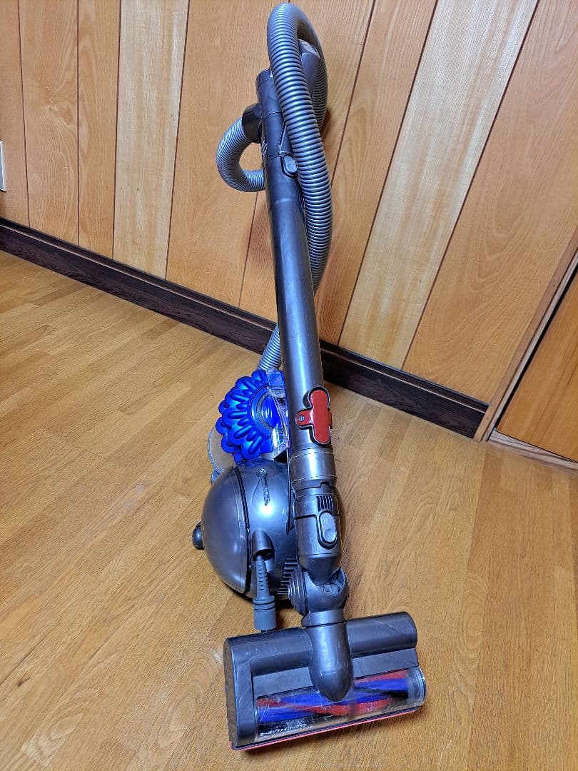 dysonの掃除機　DC63