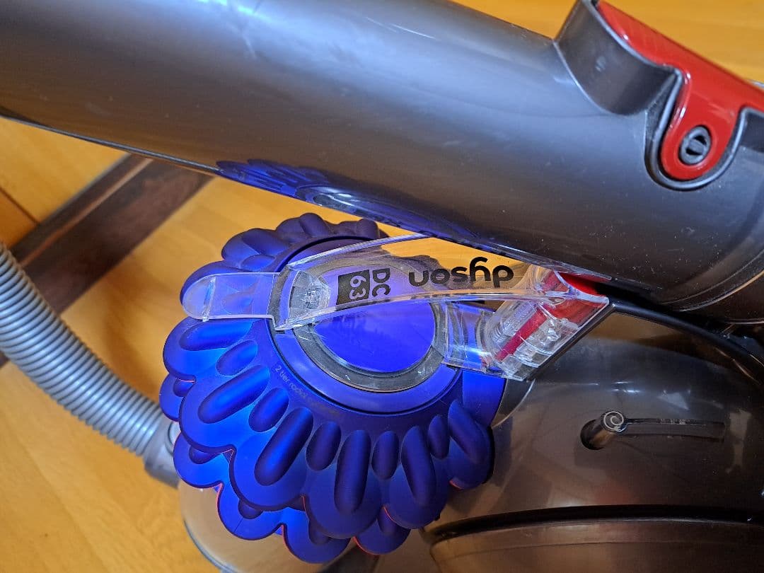 dysonの掃除機　DC63