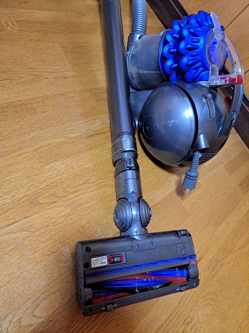dysonの掃除機　DC63