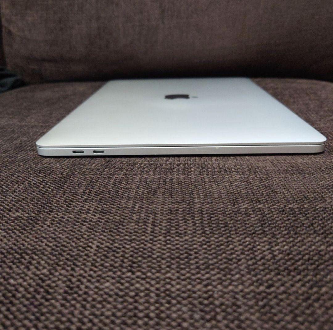 【超美品】MacBookPro M2 16GB 256GB 13.3㌅