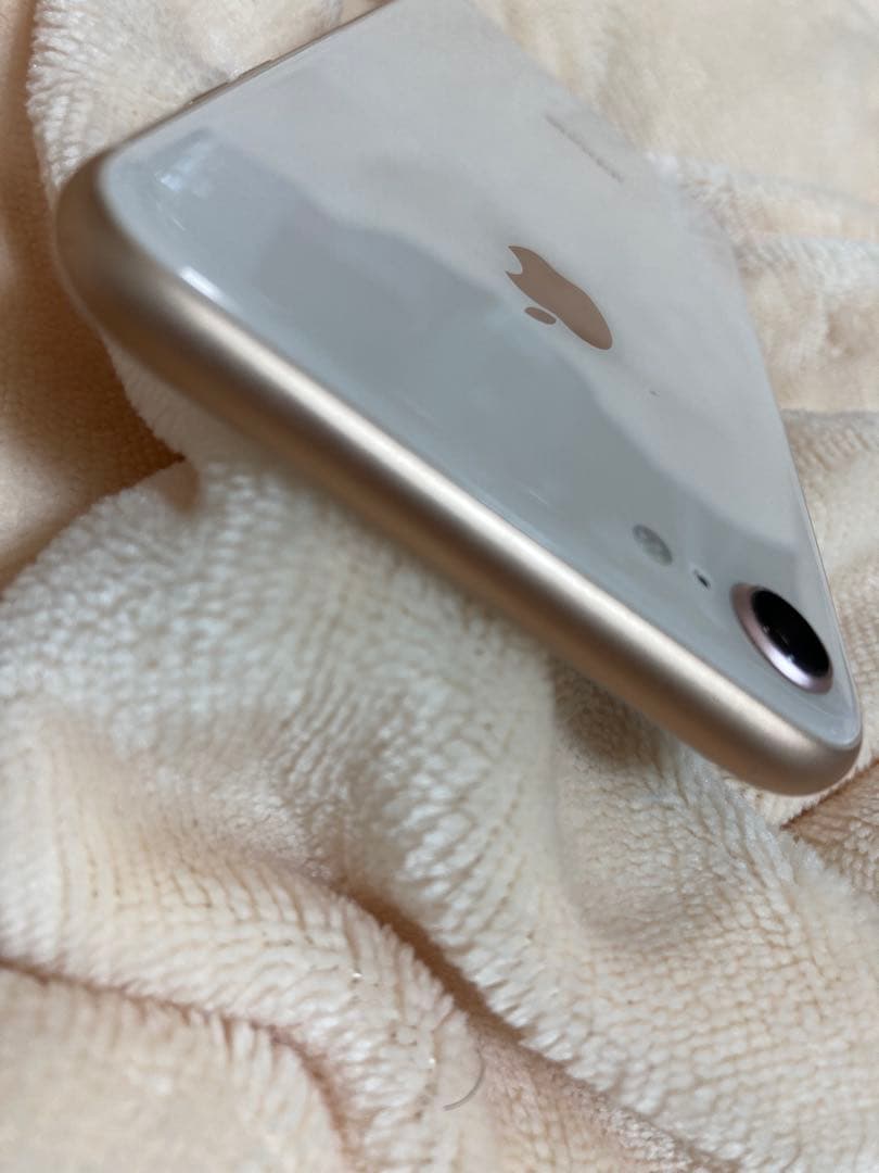 iPhone8 ゴールド64gb 多分美品　バッテリー77% SIMロック解除