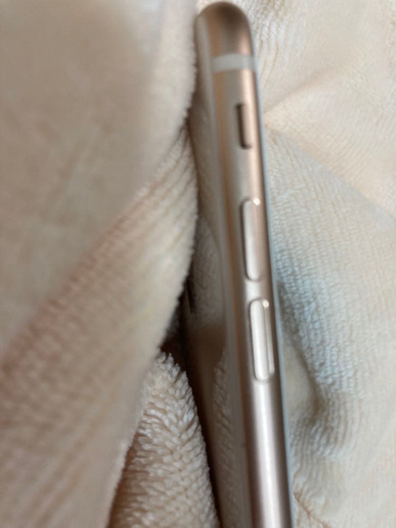 iPhone8 ゴールド64gb 多分美品　バッテリー77% SIMロック解除