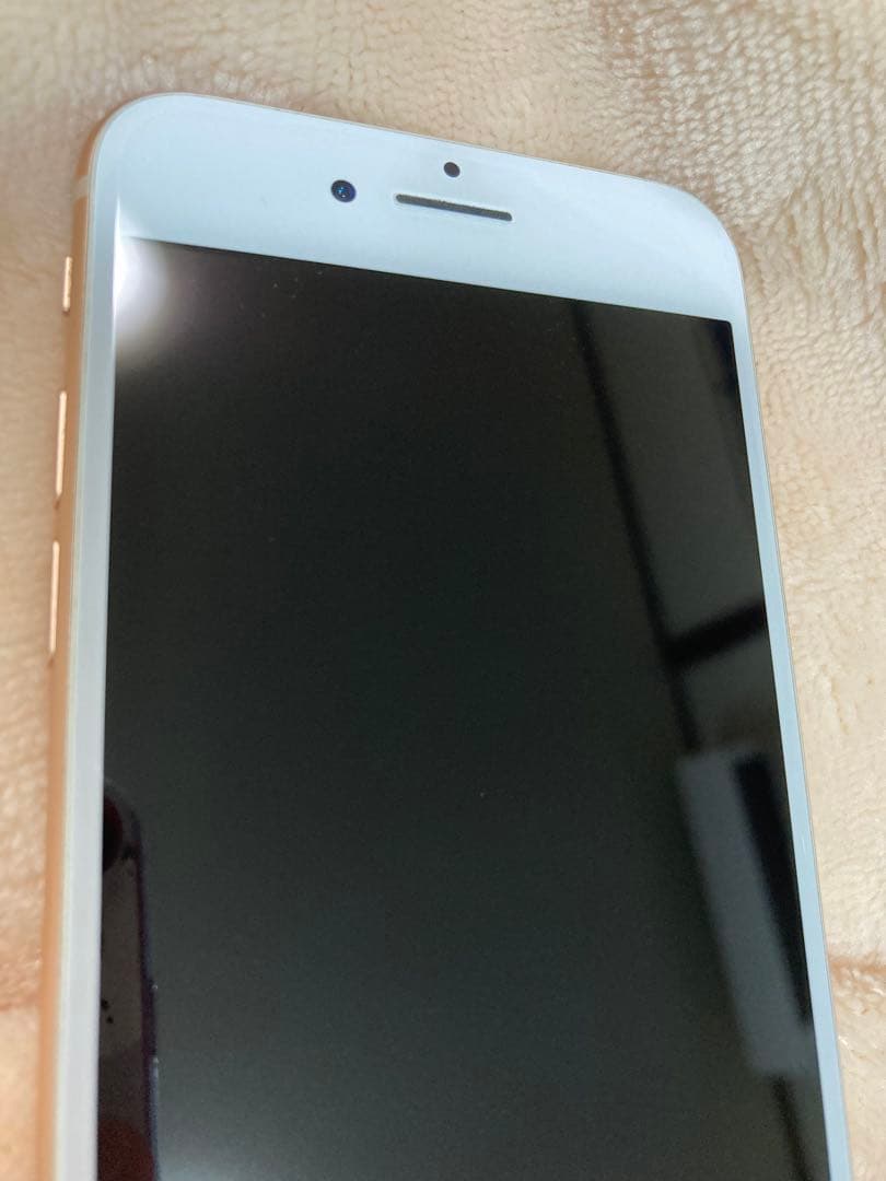 iPhone8 ゴールド64gb 多分美品　バッテリー77% SIMロック解除