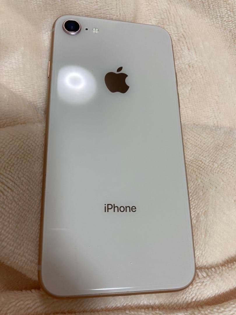 iPhone8 ゴールド64gb 多分美品　バッテリー77% SIMロック解除
