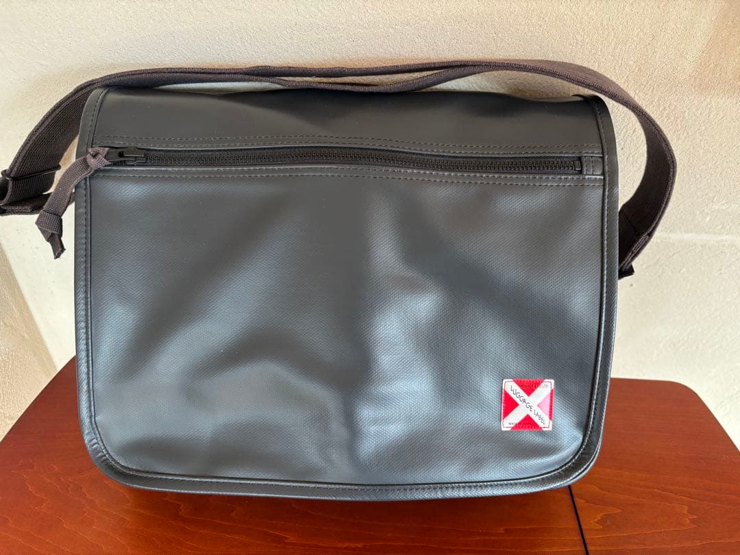 美品　LUGGAGE LABEL LINER ショルダーバッグ