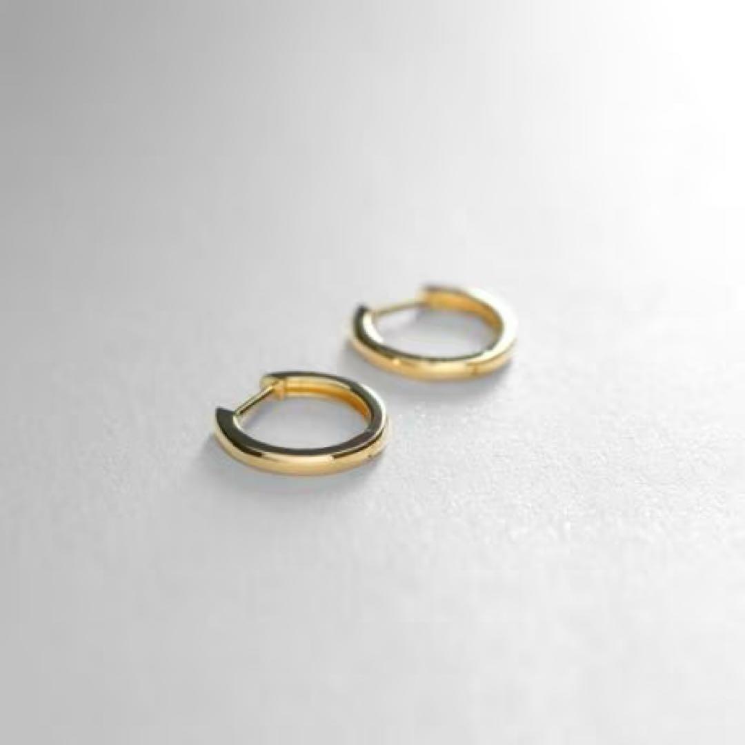 ココシュニック　COCOSHNIK K18ゴールド フープピアス。片方のみ。
