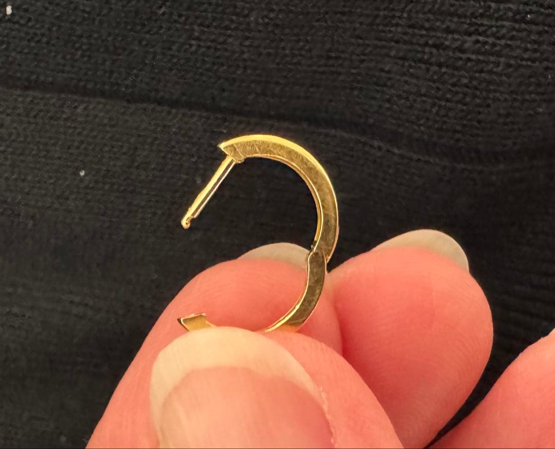 ココシュニック　COCOSHNIK K18ゴールド フープピアス。片方のみ。