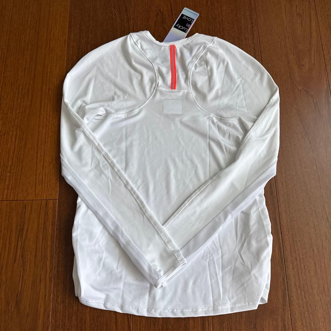 新品未使用　ラッキーインラブ　長袖トップス