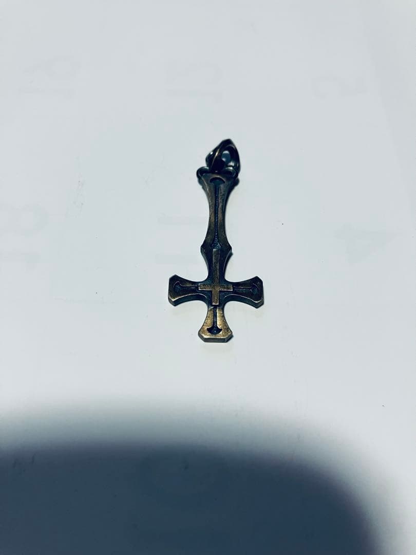 Mad Graffiti リベリアス クロス ペンダントトップ　逆十字