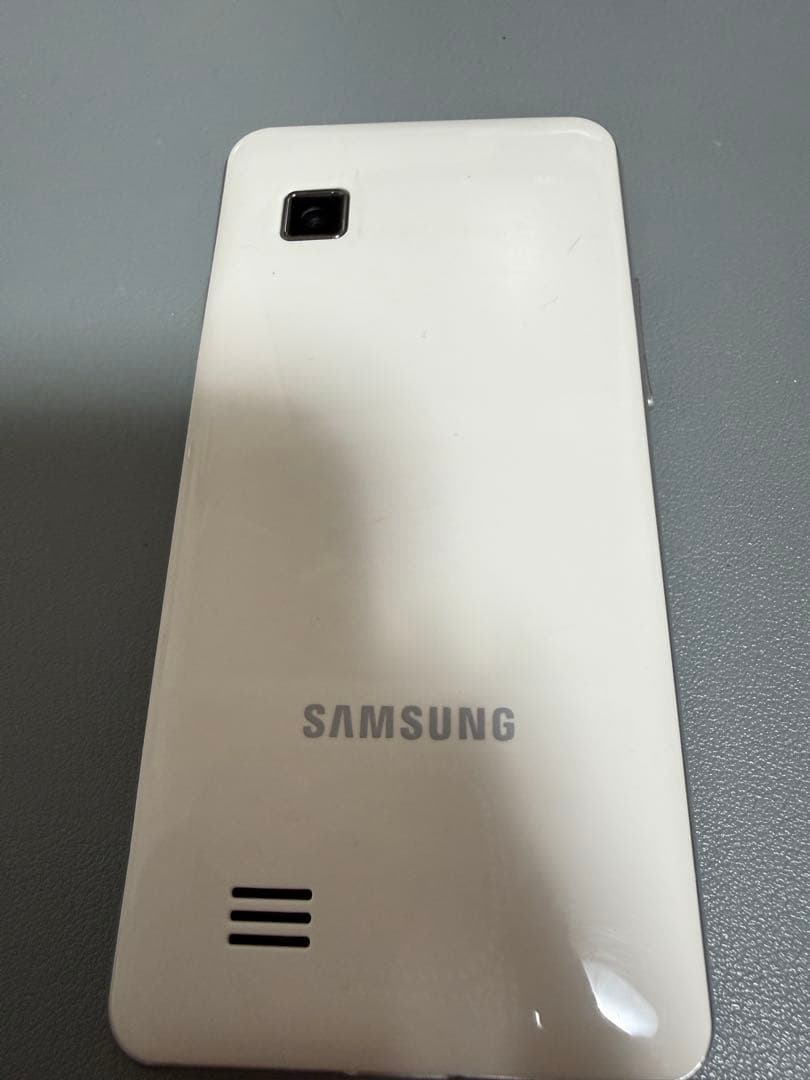 Samsung ホワイト スマートフォン本体