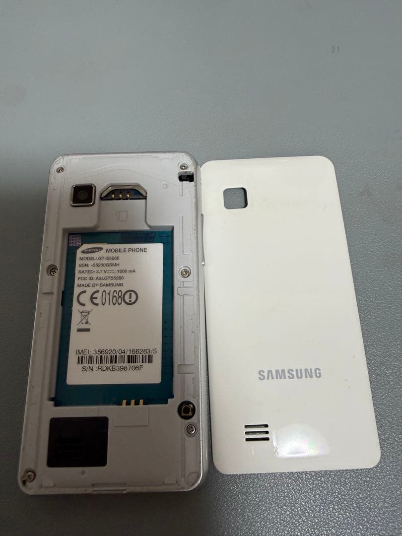 Samsung ホワイト スマートフォン本体