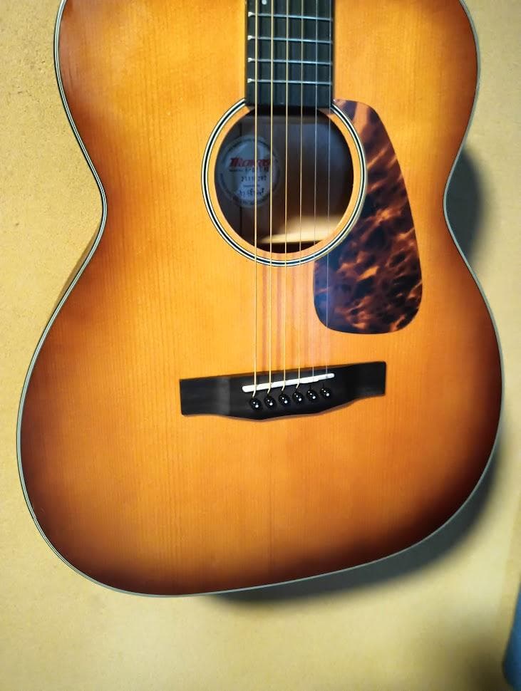 Morris アコースティックギター 　弾きやすい中型F21VS