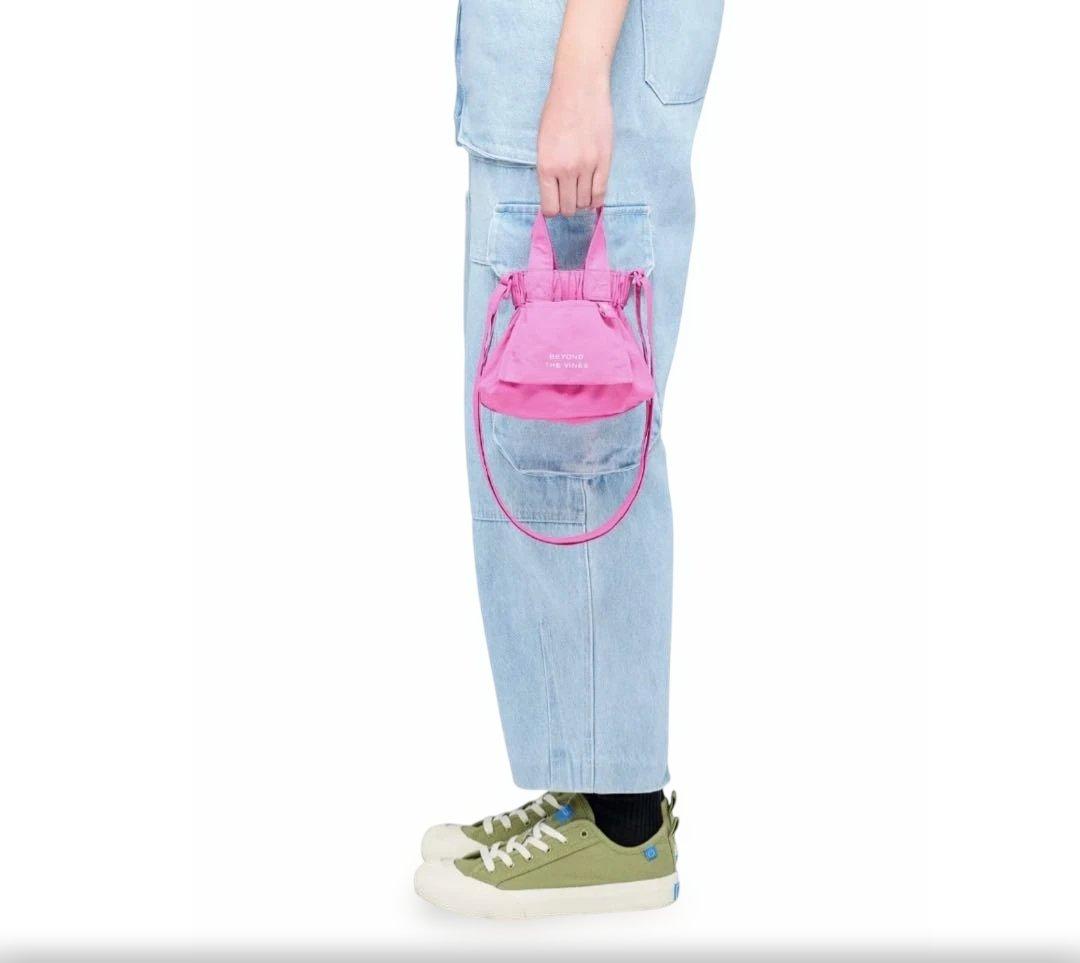 バッグ BEyOND THE VINES Micro Dumpling Bag pink