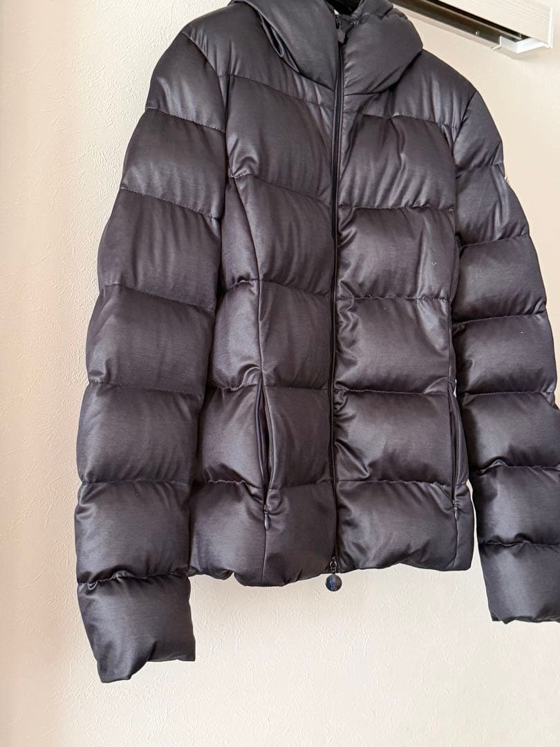 スヌスヌ。 美品❣️MONCLER ネイビーダウンジャケット フード付き