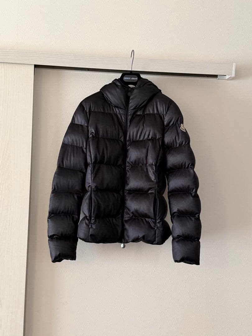 スヌスヌ。 美品❣️MONCLER ネイビーダウンジャケット フード付き