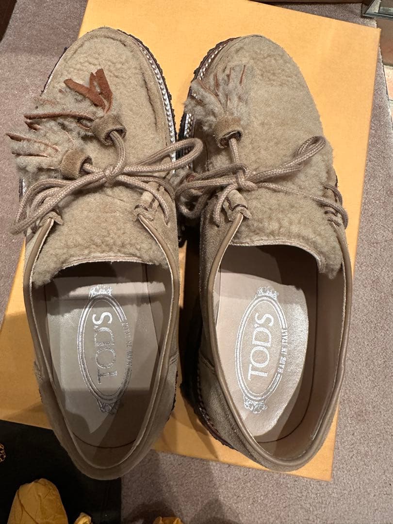 Tod's フリンジ付きファーモカシン ベージュ37.5