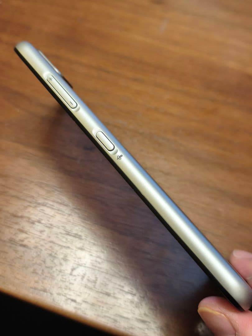 【美品】A205KC かんたんスマホ3 シルバー