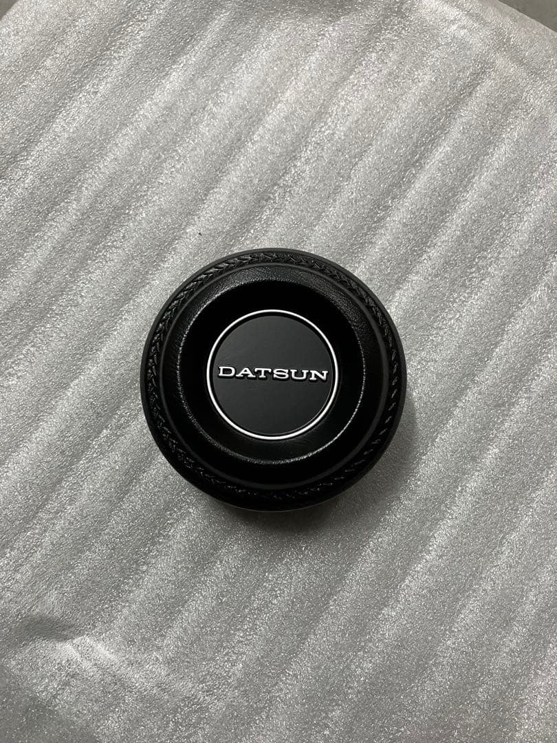 【在庫処分】DATSUN レプリカ リアルウッドステアリング・パット付き