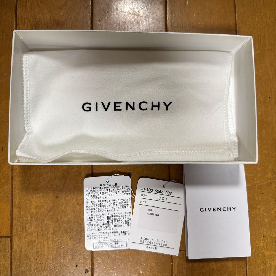 GIVENCHY スタッズ付き長財布 ブラック