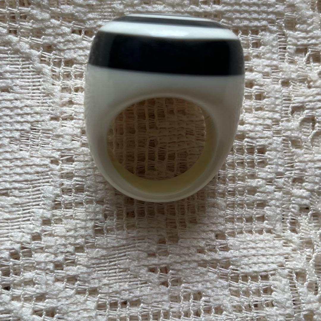 【ショウ】CHANEL ストライプリング ホワイト・ブラック