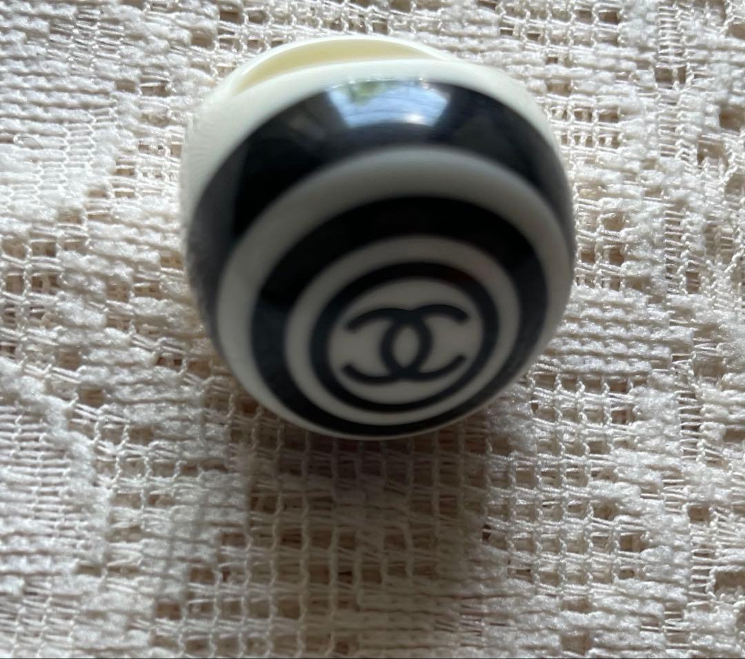 【ショウ】CHANEL ストライプリング ホワイト・ブラック