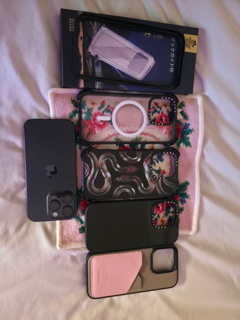 iPhone 16Pro 256GBblack ケース 5個セット 美品