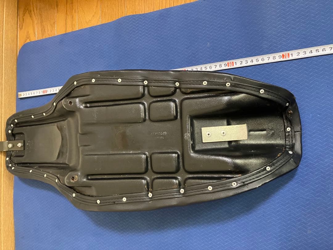 ハーレー　ダイナ　シート　Day Dream タックロール　コブラシート