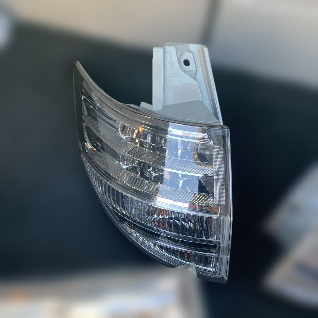 トヨタ　エスティマ　ハイブリッド　AHR20 純正リアテールランプ　中古品