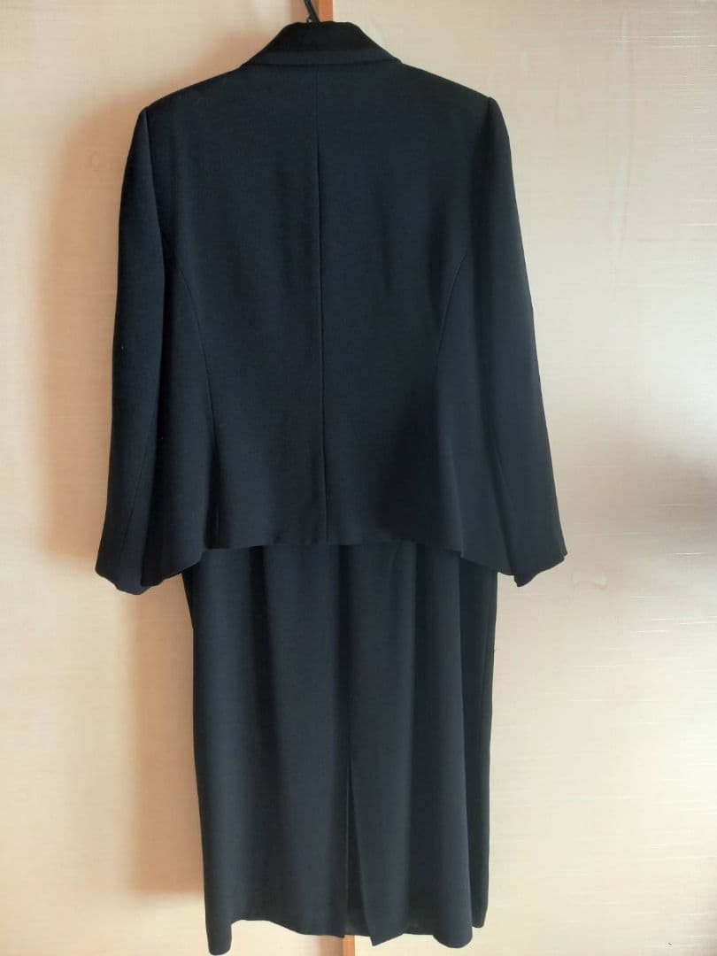 礼服　東京ソワール　黒23号大きいサイズ ブラック　ワンピーススーツ、ジャケット