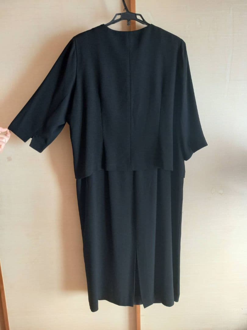 礼服　東京ソワール　黒23号大きいサイズ ブラック　ワンピーススーツ、ジャケット