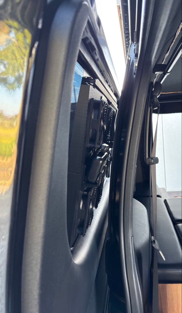 ハイエース 換気扇 ４型 〜 USBファン 4連 ルーバー ABS製 両側取付可