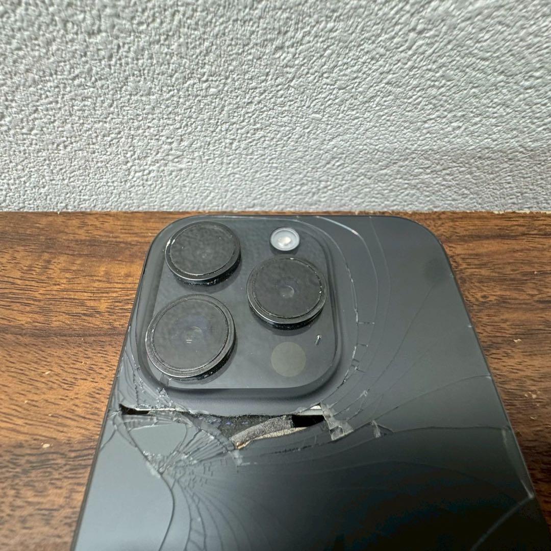 iPhone 15 Pro 256GB MTUC3J/A SIMフリー 背面割れ