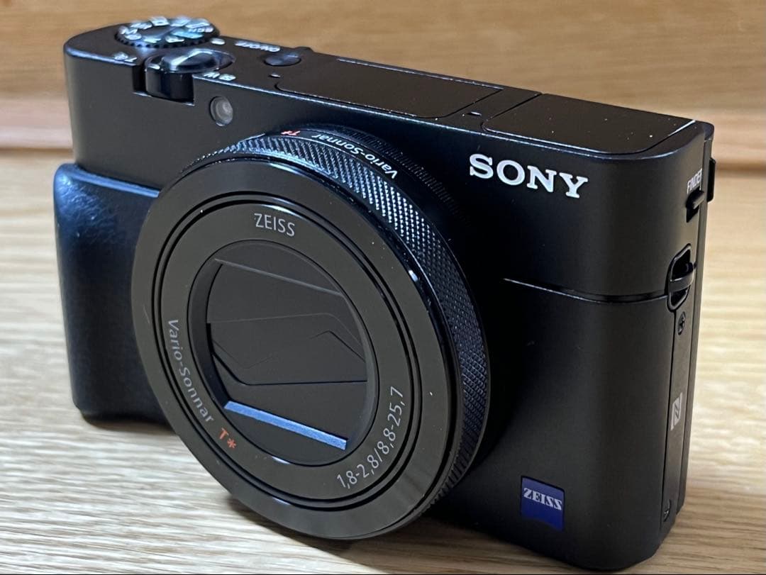 【美品】SONY コンパクトデジカメRX100M5A（バッテリー2個、充電器付）