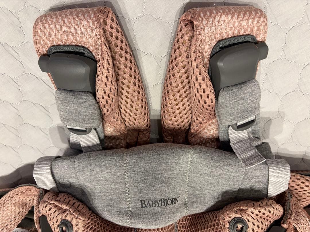 BABYBJÖRN Baby Carrier Harmony ピンク　美品