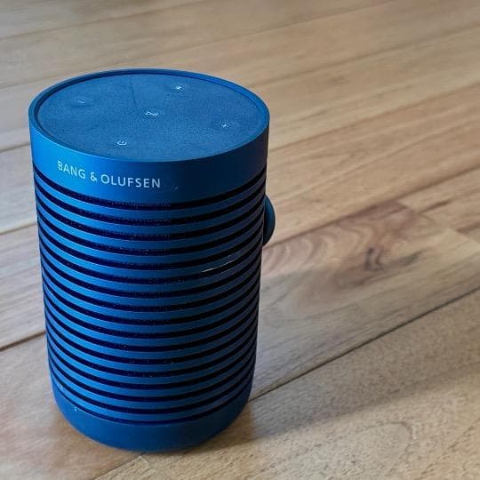 Bang & Olufsen ポータブルスピーカー（Navy）