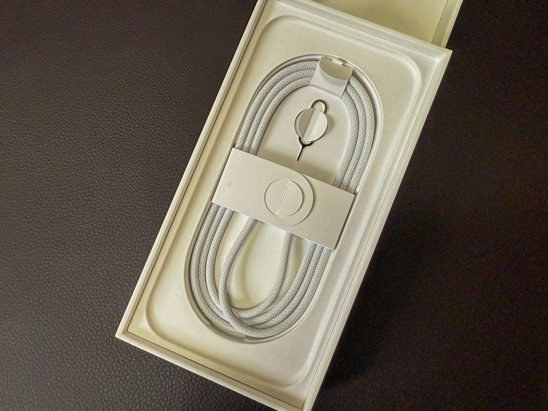 iPhone 15 Pro スペースブラック本体(充電ケーブル付)eSIM対応