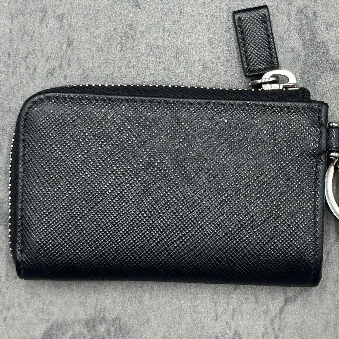 美品 プラダ ケース サフィアーノレザー トライアングルタグ 小銭 黒