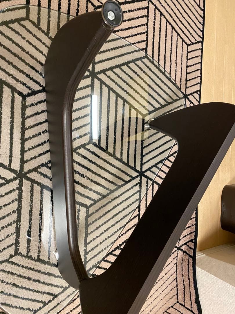 モダンガラステーブル