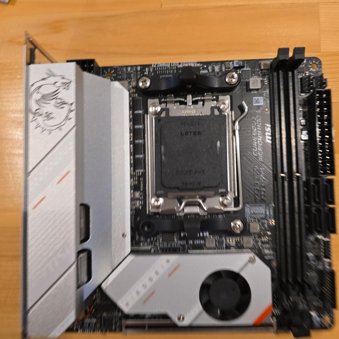 MSI B650I EDGE WIFI マザーボード