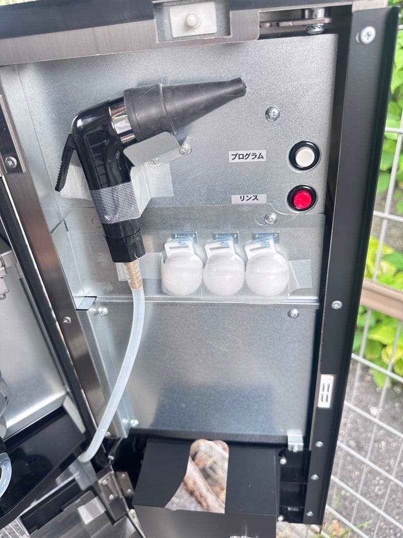 ネスカフェリオナ　水道工事が不要の内臓タンク式モデル。