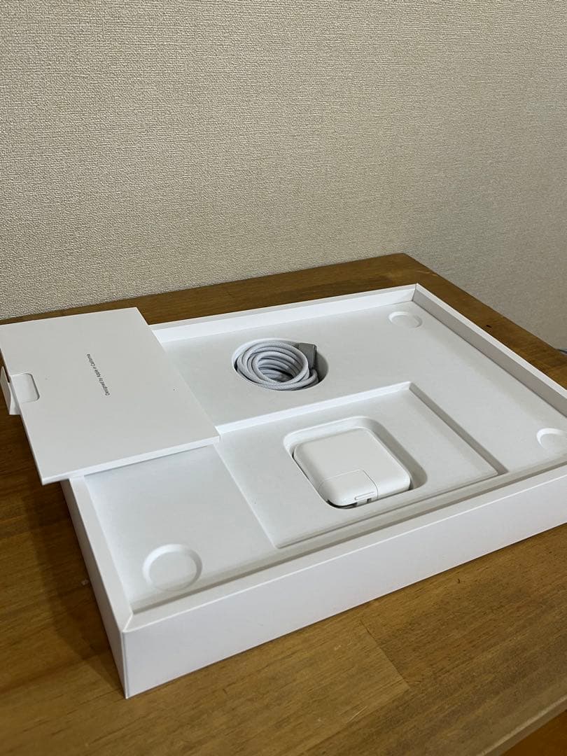 【ほぼ新品】MacBook Air シルバー M2チップ　macbook air