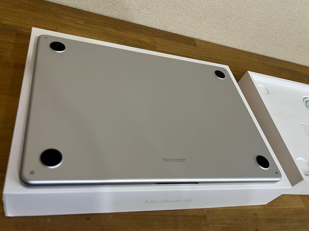 【ほぼ新品】MacBook Air シルバー M2チップ　macbook air