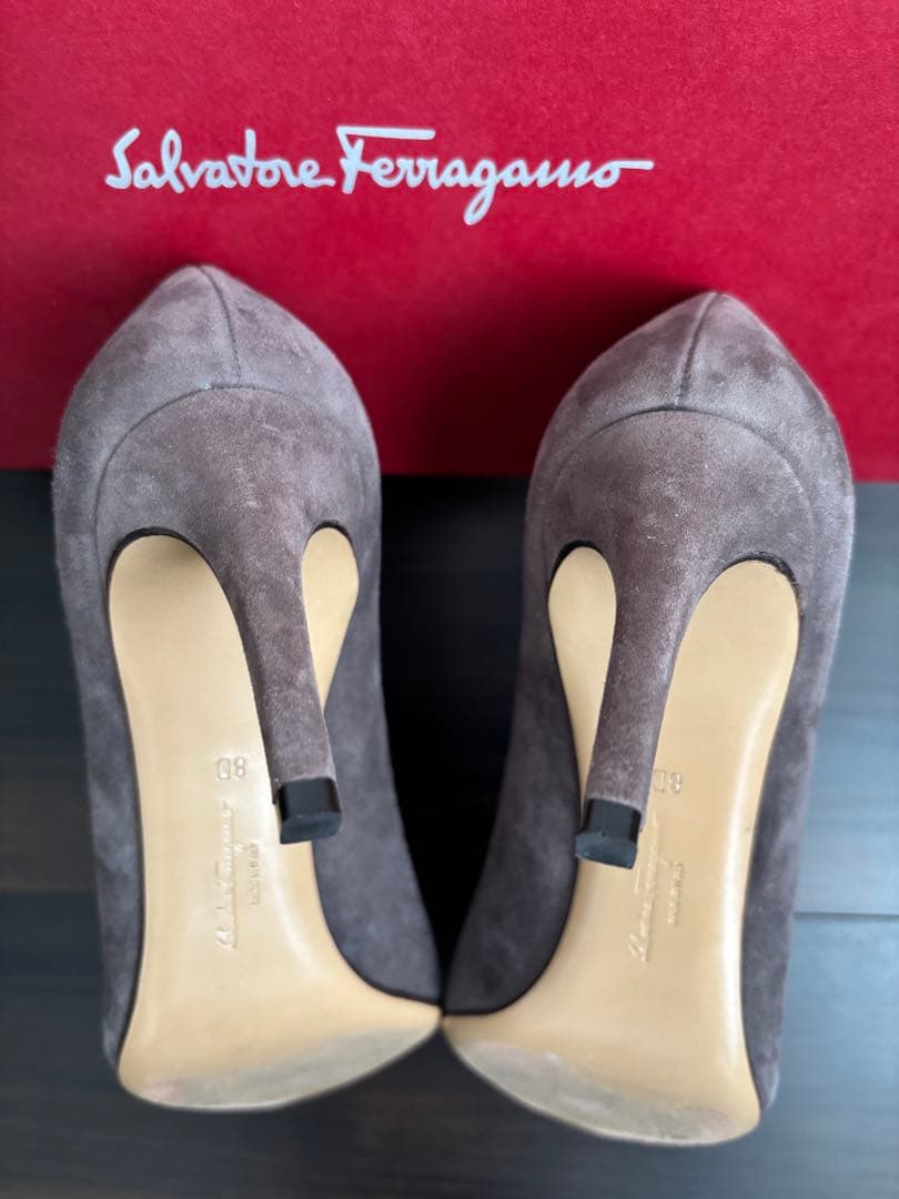 Salvatore Ferragamo グレーパンプス　(8D)