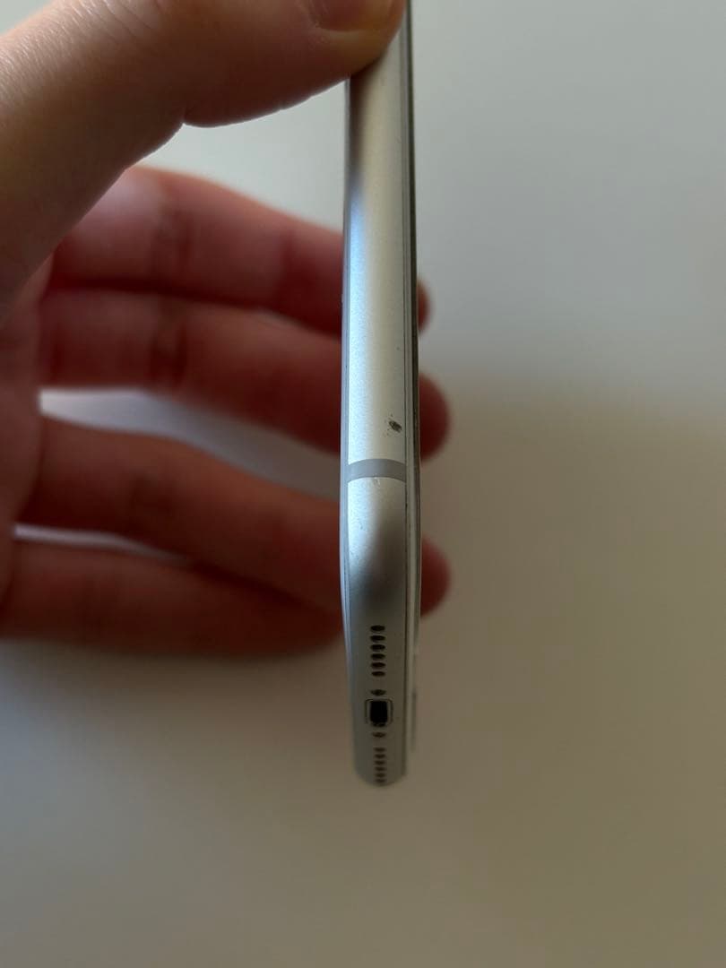 iPhone 8 Silver 64 GB SIMフリー