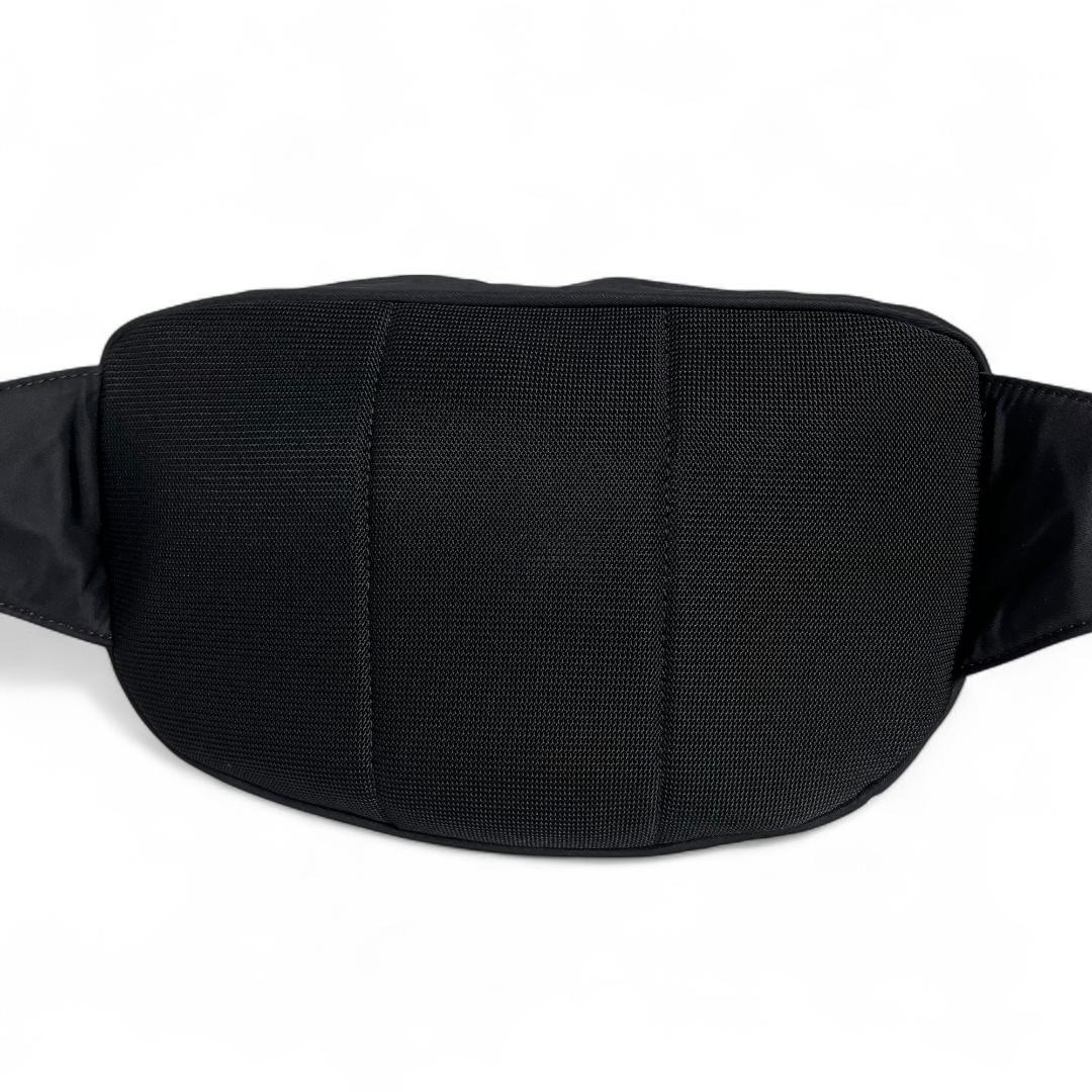 未使用級　BURBERRY バーバリー ボディバッグ ブラック ナイロン