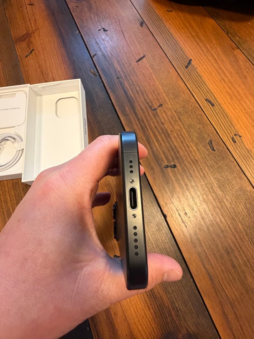 iPhone15pro ブラックチタニウム 256GB