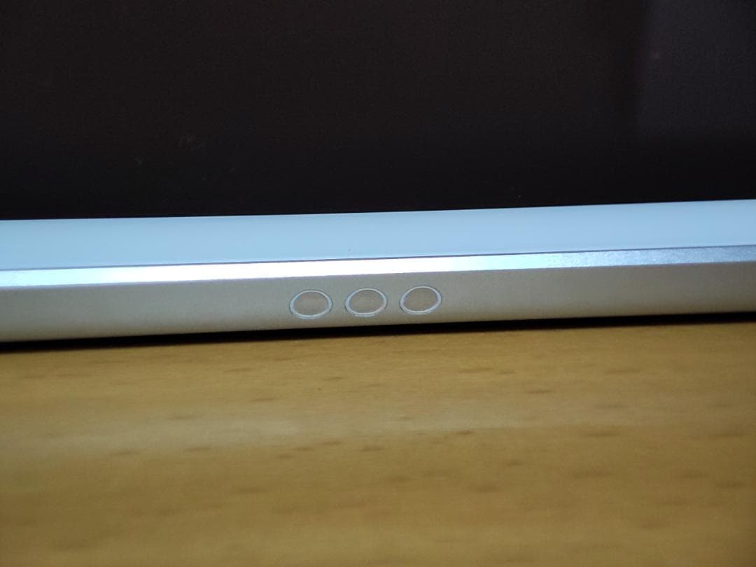 iPad 第8世代 Wi-Fi 128GB シルバー（外箱、純正充電器付）