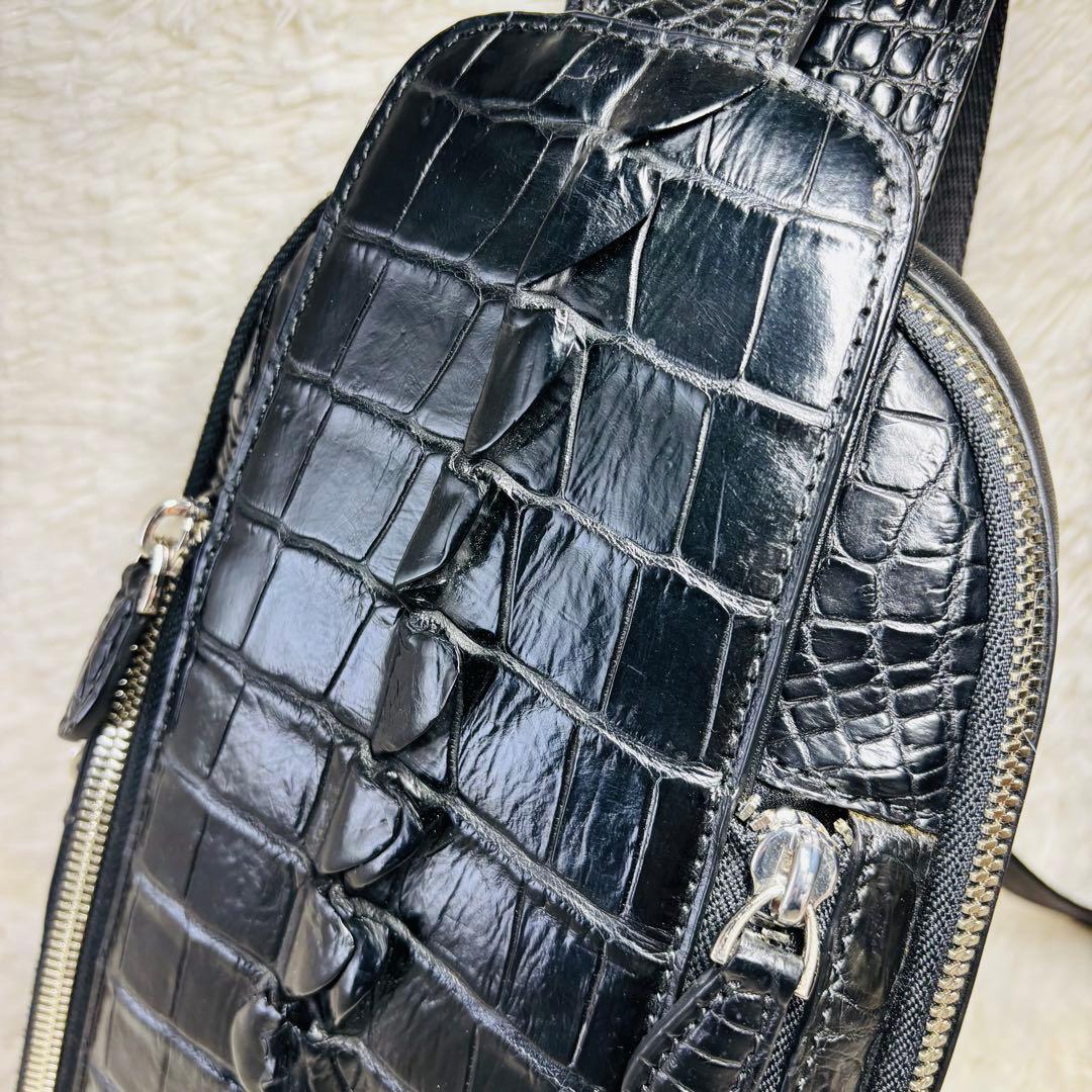 クロコダイル　ボディバッグ　レザー　マットクロコ　ブラック　斜め掛け　尾鰭　背鰭